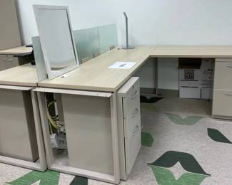 WGG728 Two L-Shaped Modular Desks With A Standing Desk Converter, Lamp, & Mirror