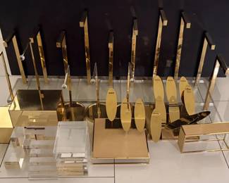 WGG655 Mystery Lot Of Home Or Store Decor