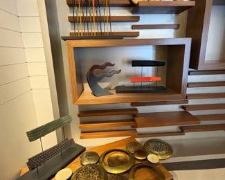 WGG197 Decorative Art Pieces & Small Wooden Table