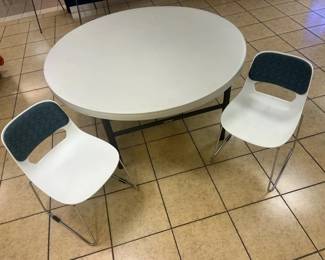 WGG389 Lifetime Circular Table With Two Chairs