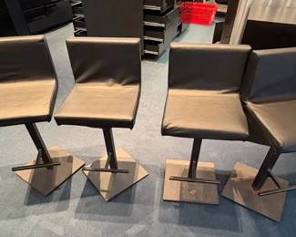 WGG255 (4) Barstools