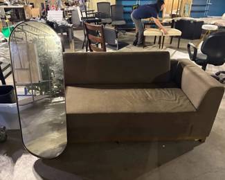 WGG502 Sofa & Mirror