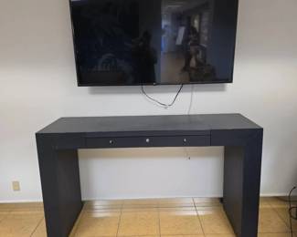 WGG353 64-Inch LG Wall Mounted TV