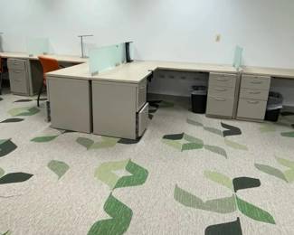 WGG729 Four L-Shaped Modular Desks With Two Chairs & Lamps