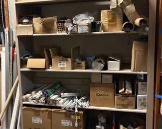 WGG476 Metal Shelf + Fluorescent Light Bulbs