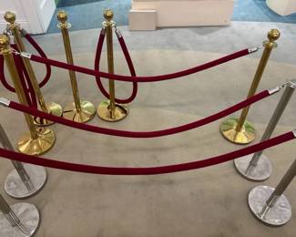 WGG336 Gold-Tone/Silver-Tone Stanchions w/ Velvet Rope