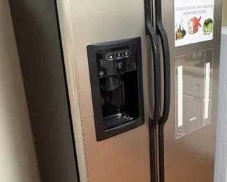 WGG277 GE Stainless Steel Refrigerator