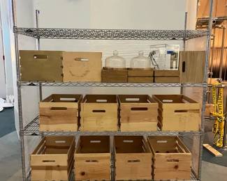 WGG659 Rolling Shelves With Wooden Crates