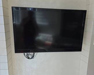 WGG181 42-Inch Insignia Wall Mounted TV