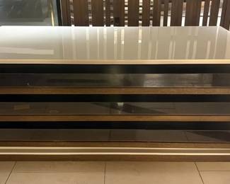 WGG112 Modern Display Counter with 6 Glass Shelves