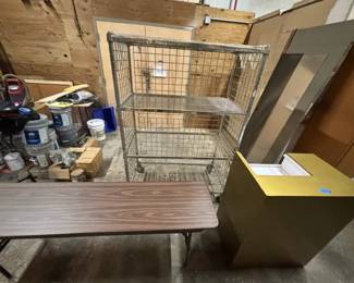 WGG454 Desk/Table/Metal Shelves Lot