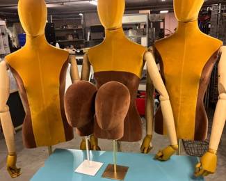 WGG593 Three Mannequins & Two Display Heads With Stands