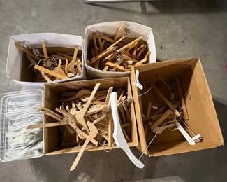 WGG504 Hangers & Clear Pouches