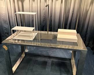 WGG267 Glass Top Table With Display Stands