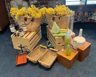 WGG642 Apothecary And Floral Inspired Decor