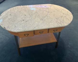 WGG670 Marble-Topped Display Table