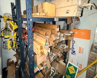 WGG436 Multi lot of miscellaneous lighting items + shelf