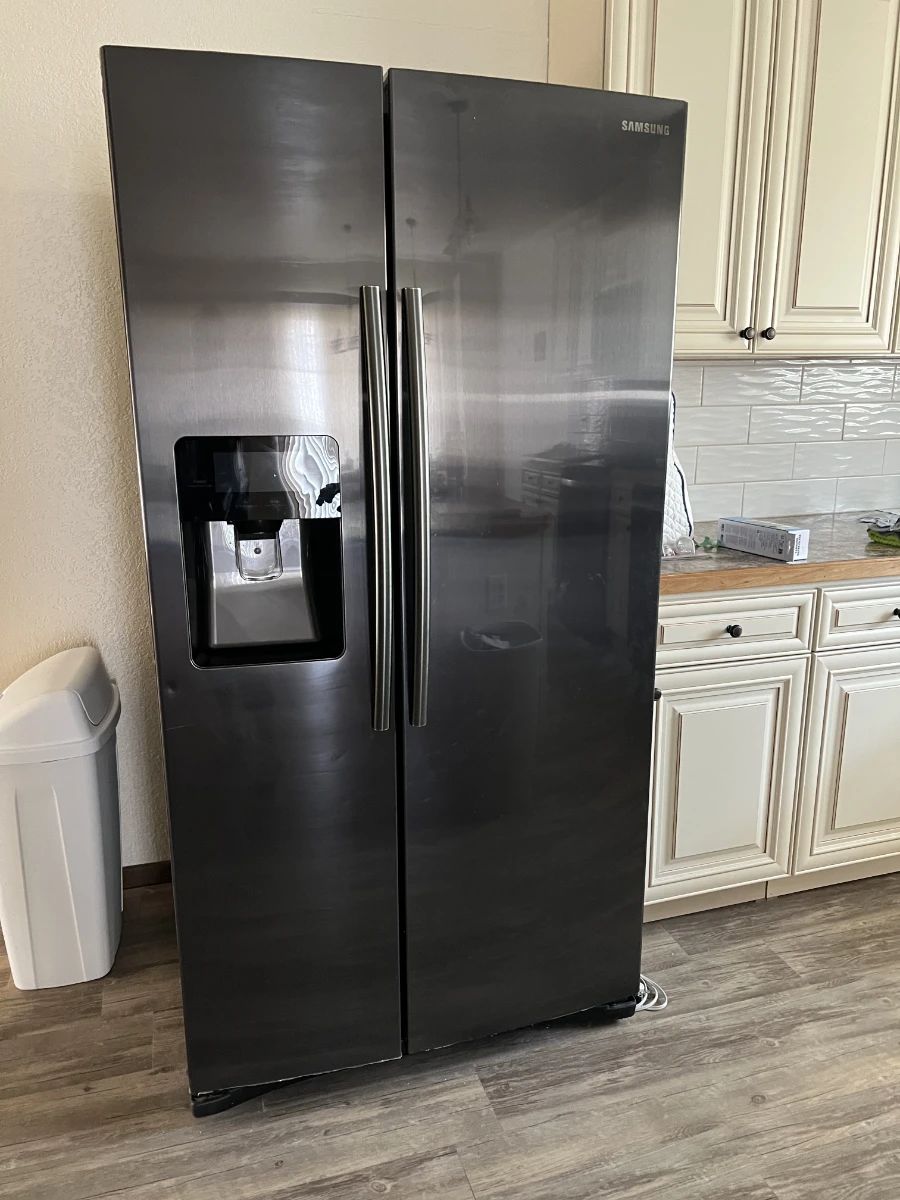 Samsung Fridge with ice and water, working