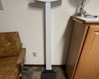 Beauty shop Chair and scale