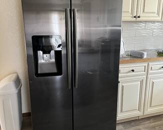 Samsung Fridge with ice and water, working
