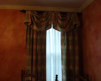 6 Windows of silk fabric