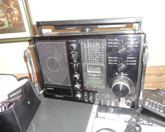 Magnavox 999 Portable Short Wave