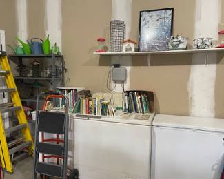 chest freezer in this photo does not work. 