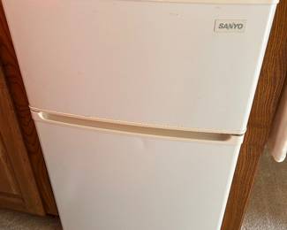 SANYO  clean, working, mini fridge
