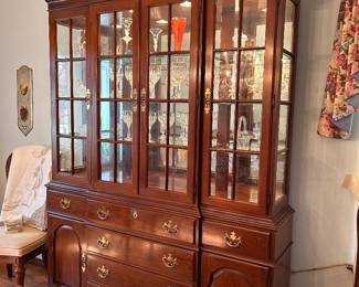 DREXEL HERITAGE  china cabinet