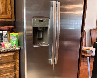 GE 2021 STAINLESS SIDE X SIDE FRIDGE