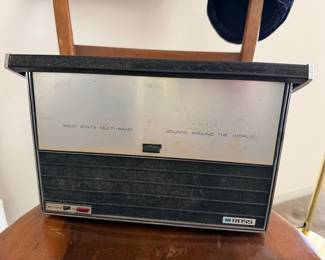 Vintage Ross Solid State World Master Multi-Band Portable Radio 