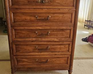 Henredon "Fine Furniture" Chest of Drawers