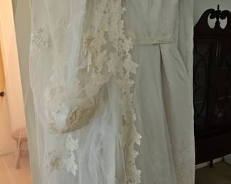 Vintage 1950s Lace Wedding Dress and Veil