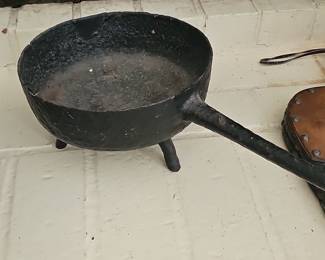 Antique Cast Iron Spider Skillet Pot