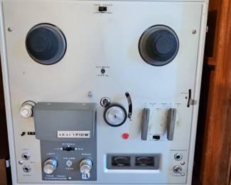 Akai 1710W Reel-to-Reel Tape Recorder