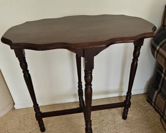 Antique Scalloped Pedestal Side Table with Turned Legs