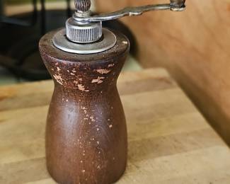 Vintage George S. Thompson Salt and Pepper Grinder Set