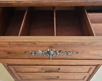 Henredon "Fine Furniture" Chest of Drawers