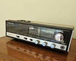 Realistic Chronodate 210 AM/FM Stereo Clock Radio