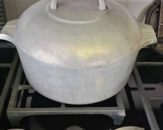 Wagner Ware Magnalite 4248-M Roaster Pot with Lid