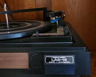 Realistic LAB-44 Turntable
