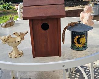 Wooden Birdhouse with Decorative Tin Sunflower Feeder