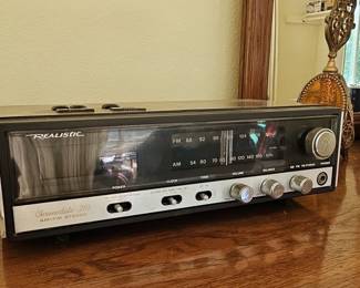 Realistic Chronodate 210 AM/FM Stereo Clock Radio