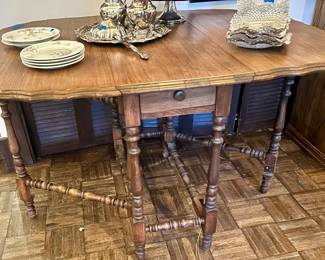 Antiq. Gate leg dining table $115; side drop down & legs fold under to make table as wide as front drawer Fold down sides 17.25ea, middle 14”, total 49.5”wx36dx30”h 