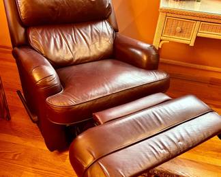 BarcaLounger  burgundy. Barely used $500