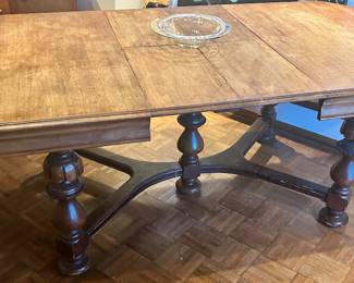 Antique wood table with drop center leaf area $100
