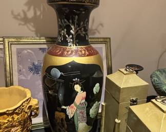 Large Black Chinoiserie Porcelain Vase with Hand-Painted Geisha Motif