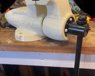 Wilton bullet vise white