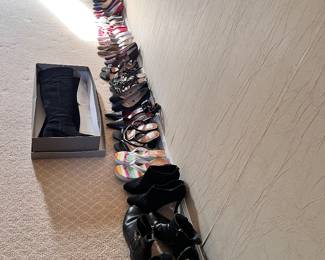 Hansel and Gretel using shoes ?