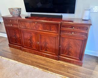 Super clean sideboard/desk